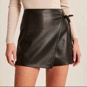 Abercrombie & Fitch Vegan Leather Skort Size M
